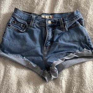 BOGO LEVIS Distressed Jean Short Fits Womens 2/4